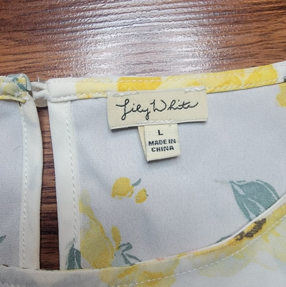 "Lily White" Blouse - Picture 5 of 6